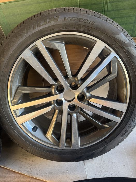 Диски Audi R20 Q3, Q5, A4, A6, A7 з літніми шинами
