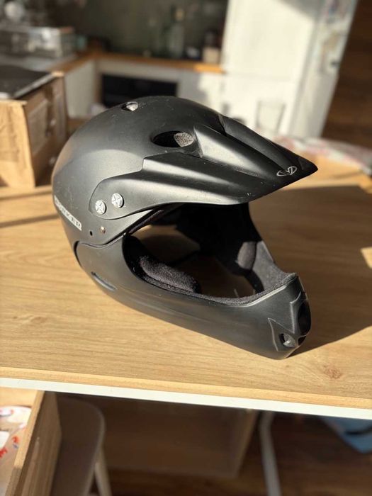 kask ze szczęką Worker Downhill