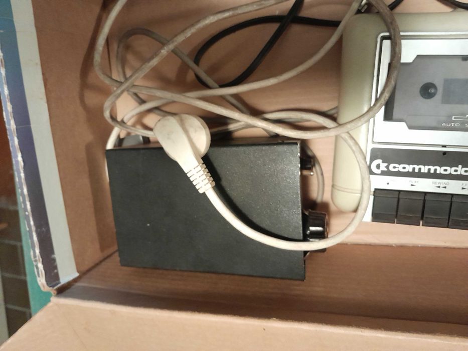 Commodore c64 z monitorem w oryginalnym opakowanu