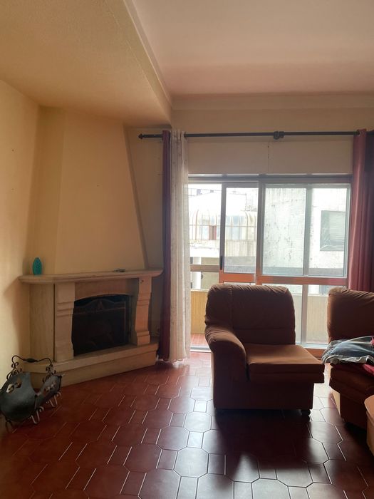 Apartamento T4 para renovar
