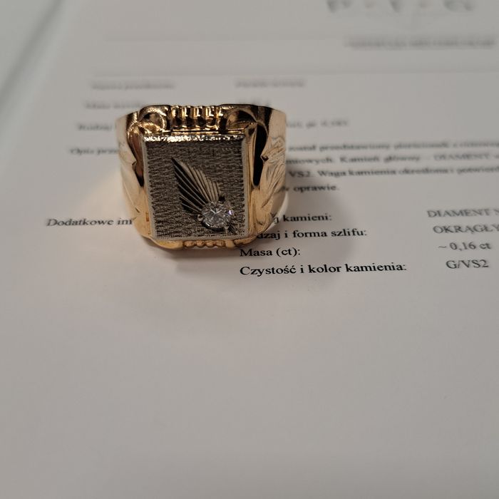 Zloty sygnet z diamentem