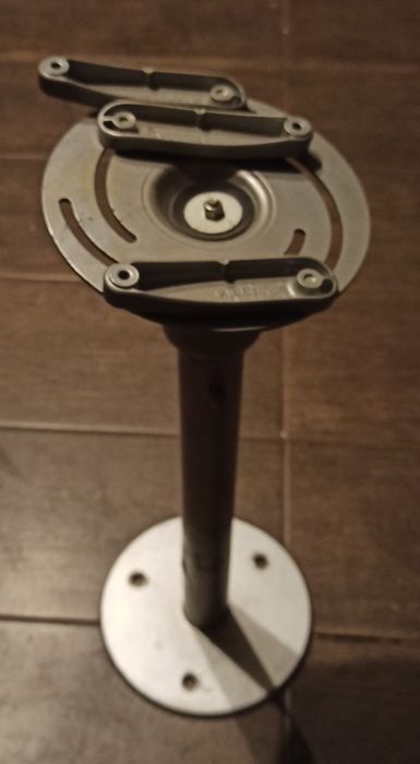 Кріплення стельове для проектору Vogels.