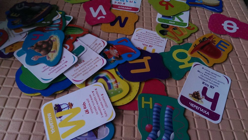 Лот детских игрушек- Азбука, кубики алфавит, посуда, игрушки для песоч
