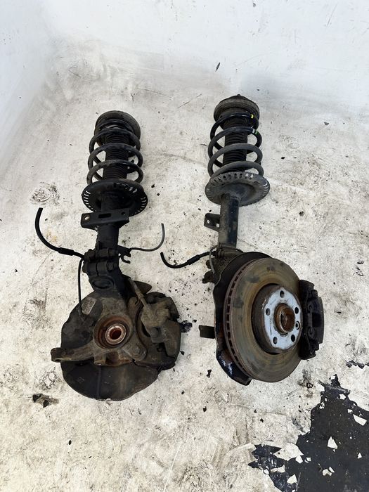 Volkswagen Trasnporter T5 zwrotnica kopyto  przod prawa lewa 1.9 TDI