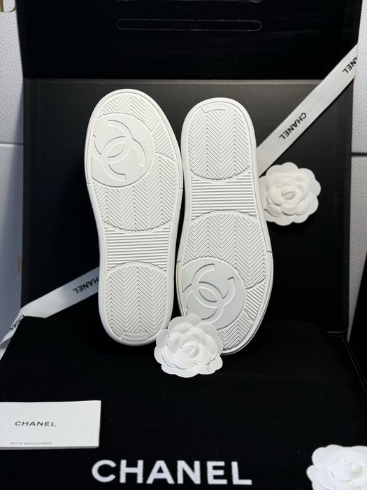 Sneakersy Chanel White Leather