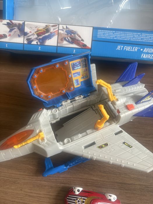 Літак заправщик з машинкою hot wheels