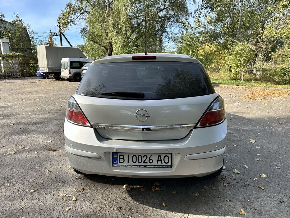 Opel Astra 2012р 1,6 бензин автомат