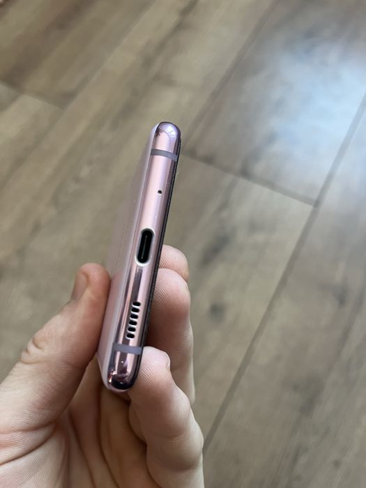 Продам Samsung s20 fe