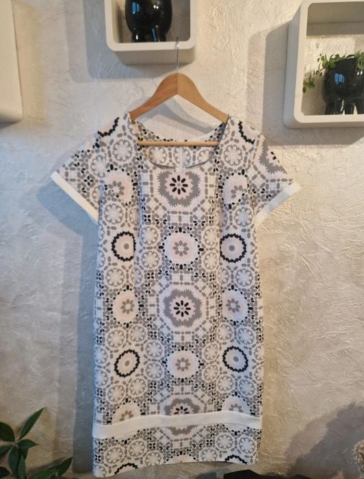 Sukienka ciekawy wzor rozm 44
