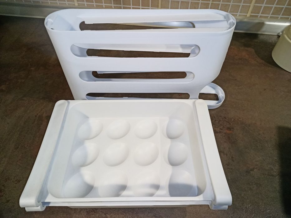 Лотки для яєць в холодильник