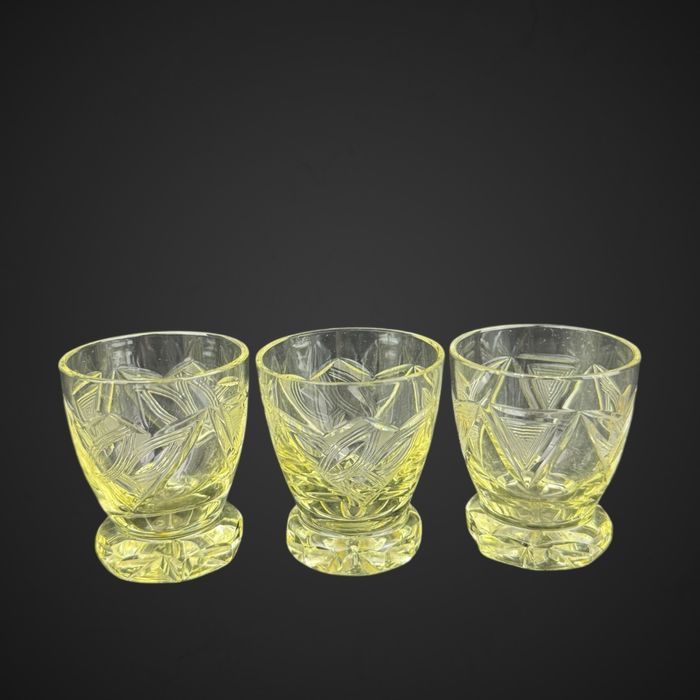 Kryształowe kieliszki do wódki likieru żółte szlif B51/051502