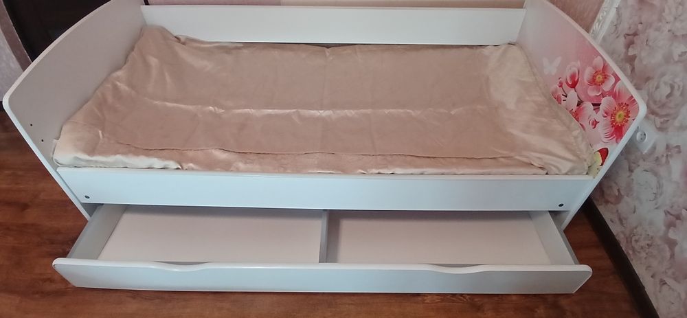 Ліжко односпальне,дитяче!