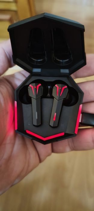 Ігрові якісні навушники Tempest War Earbuds.