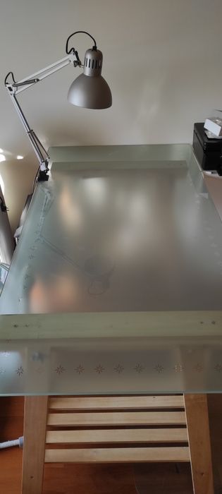 Secretária = tampo + cavaletes