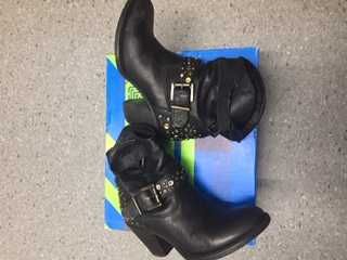 Botins - marca Prof - Tamanho 38 - Pele preta