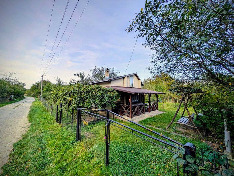 продаж садового будинку з великою ділянкою 5хв до ІФ