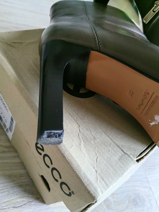 Other stories, 38, skóra, and khaki