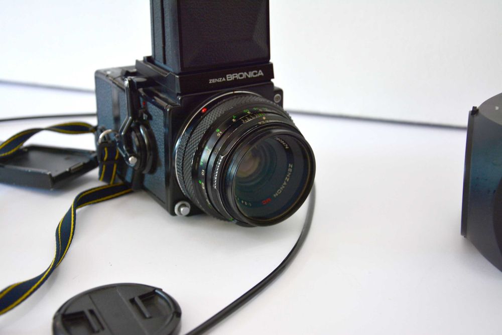 Bronica Zenza. Aparat średnioformatowy. Analogowy. 4,5x6cm. Zestaw
