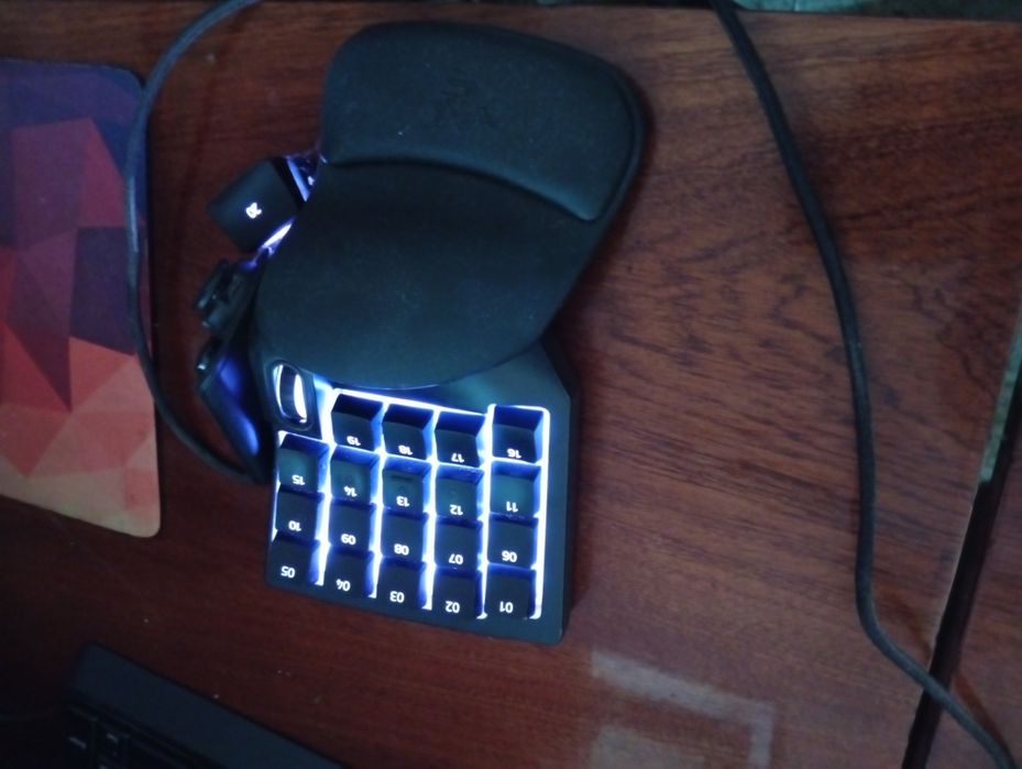 Манипулятор Razer Tartarus v2 б/у