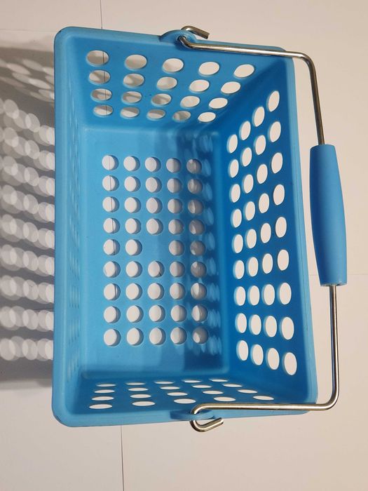 Koszyk plastikowy niebieski z metalową rączką -> 22 x 15 cm -> organizer