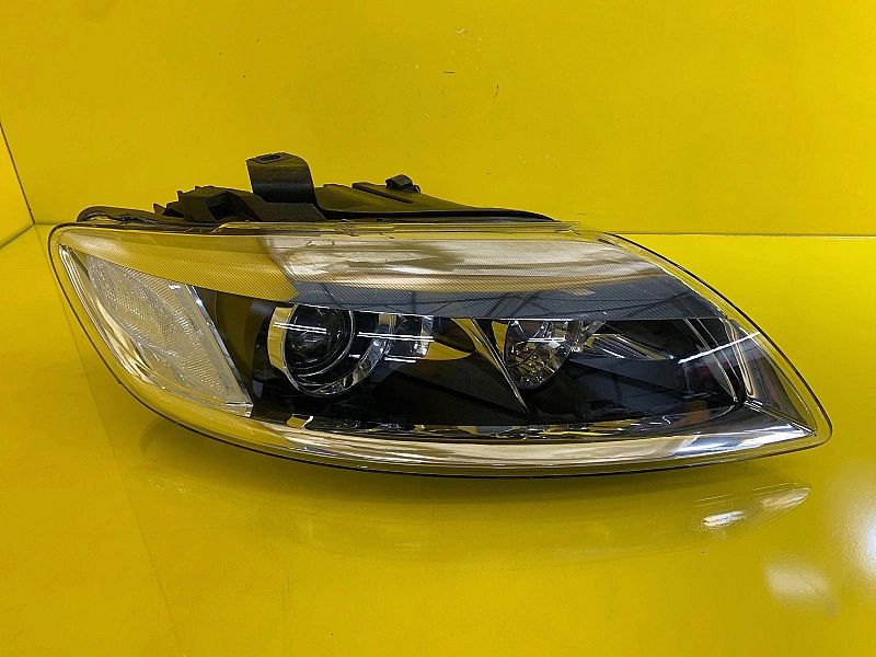 Lampa Prawa Audi Q7/4LM Xenon Skrętny 05-