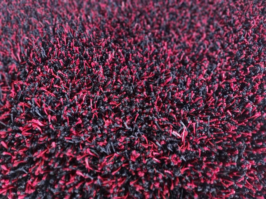 Tapete Novo – Preto e Vermelho com Pelo