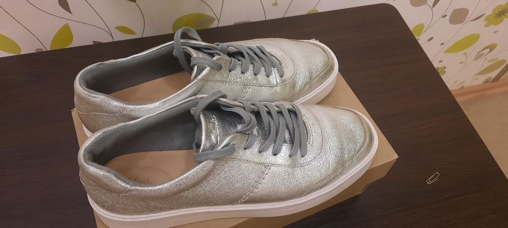 Продам кожані лофери Clarks