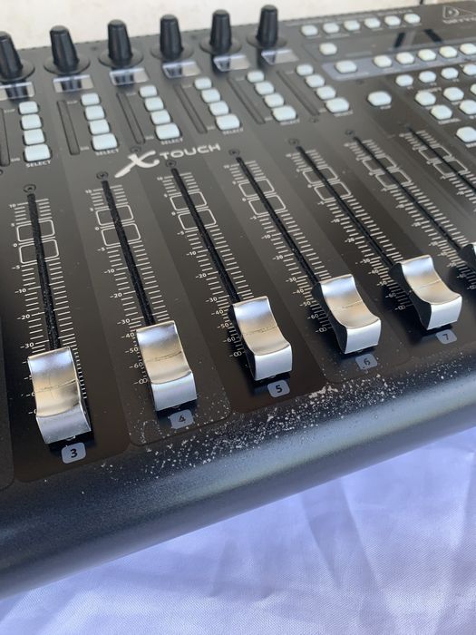 Controlador Behringer X-Touch