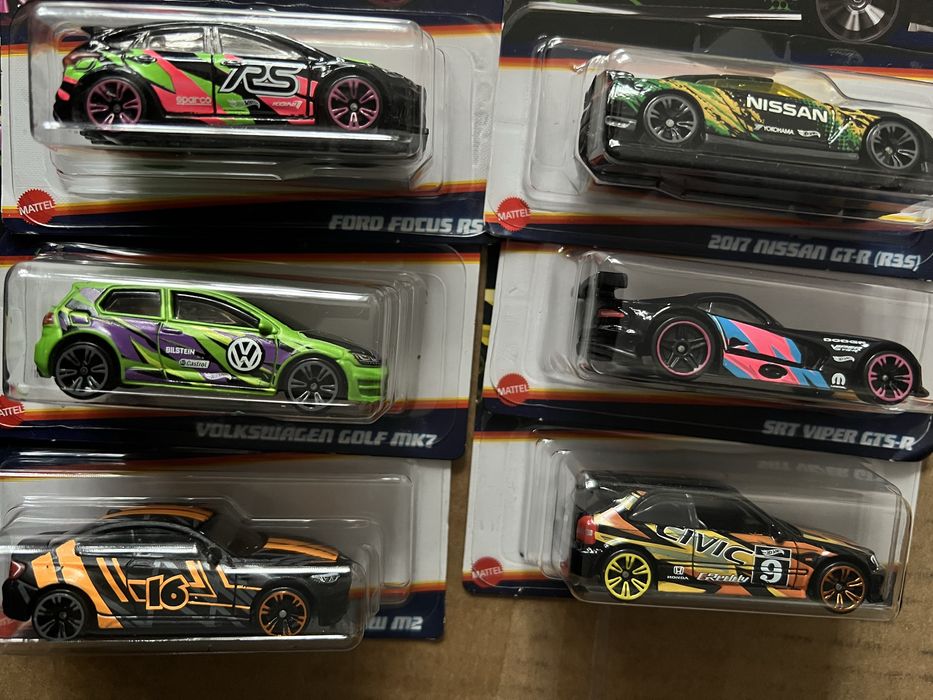 Продам спец-серию хот вилс hot wheels neon speeders