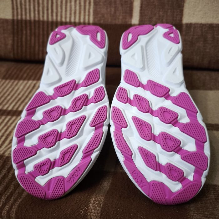 Кросівки для бігу hoka Clifton 9