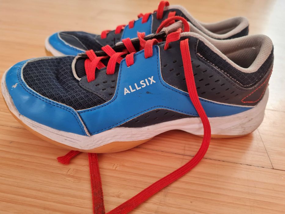 Buty chłopięce do gry na hali 38 plus klapki