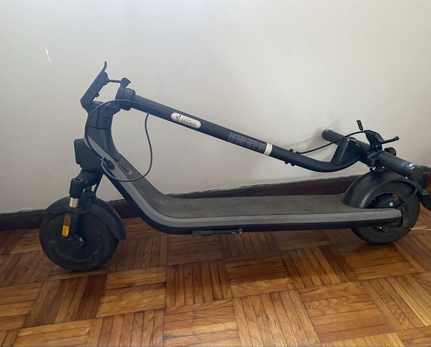 Trotinete Elétrica Segway Ninebot E2 E II – Pouco Uso