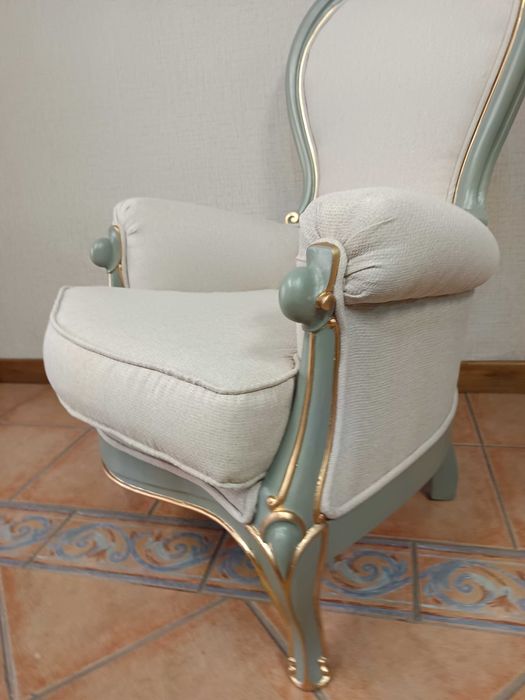Cadeirão pintado e estofado de novo