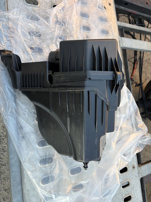 Корпус фільтра  повітряного фільтру Nissan Rogue T33