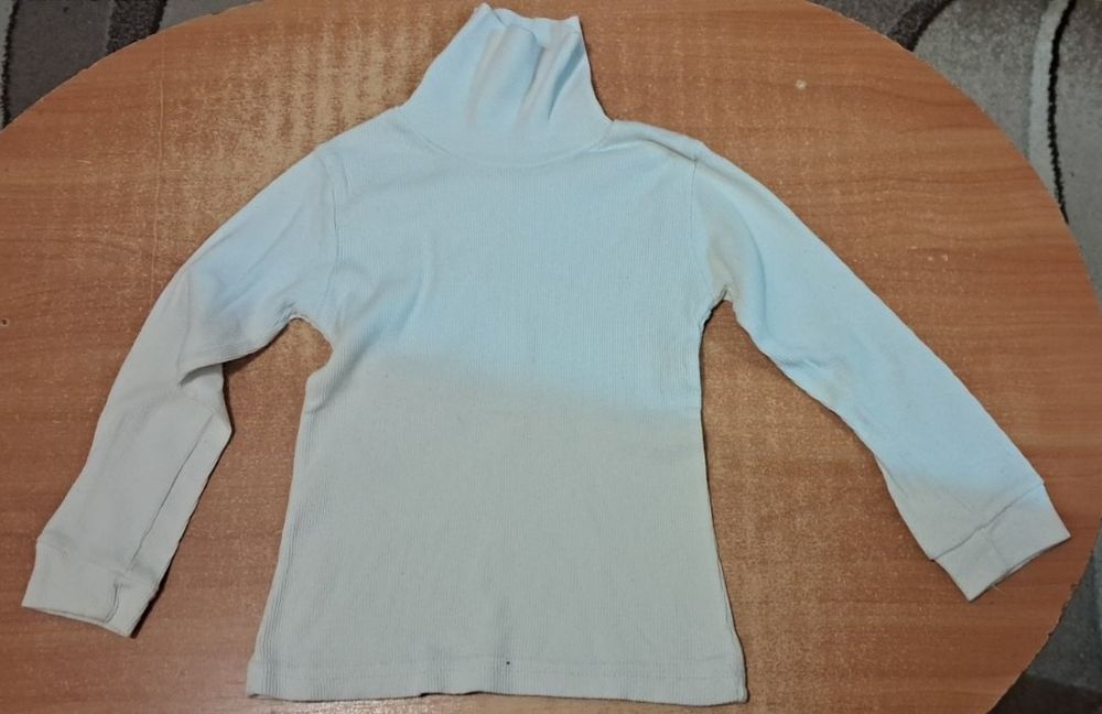 Белый гольфик на мальчика