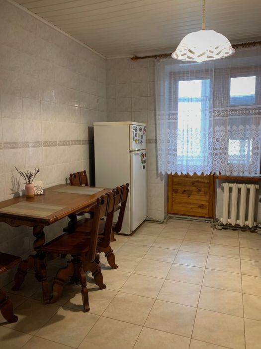 Здається окрема кімната для дівчини, без проживання власників