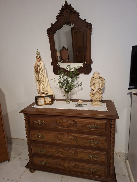 Mobília de Quarto Casal Completa em Madeira Maciça – Estilo D. João V (Impecável)