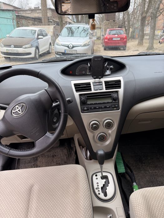 Продается авто Toyota YARIS