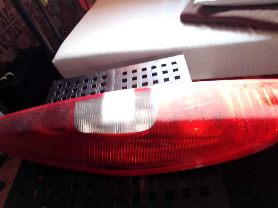 Farolim traseiro Mitsubishi Colt