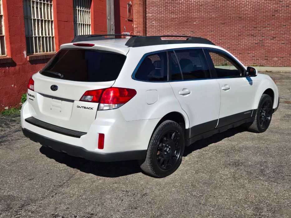 Subaru Outback 2.5i Limited      2013