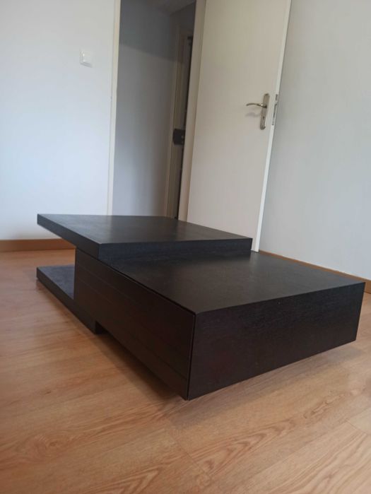 Mesa de Centro com Gavetas