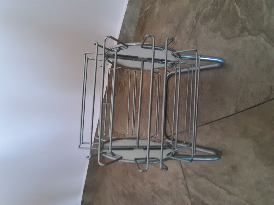 Okazyjnie sprzedam Karuzele na lakiery do paznokci