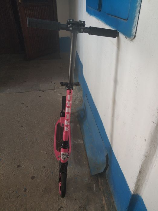 Самокат для дівчинки