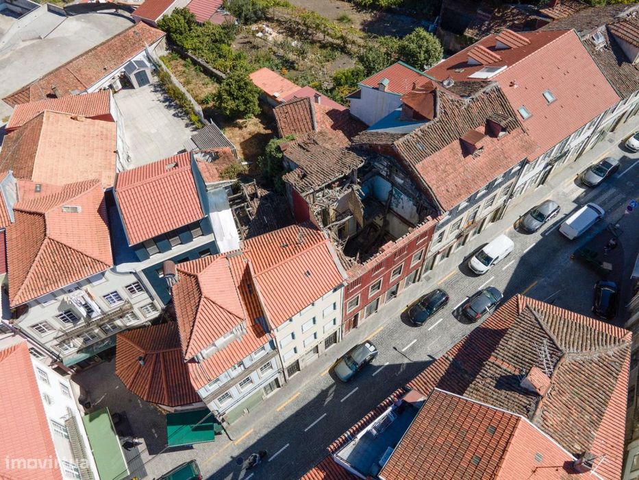 Prédio para Reconstrução no Centro Histórico de Lamego