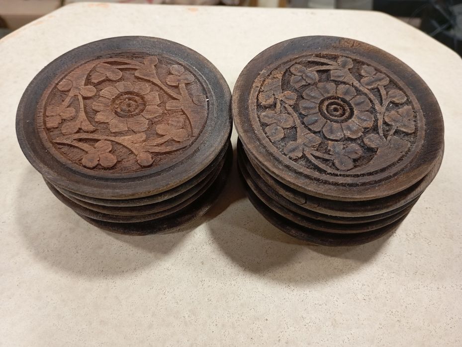 10 bases para copos em madeira esculpida