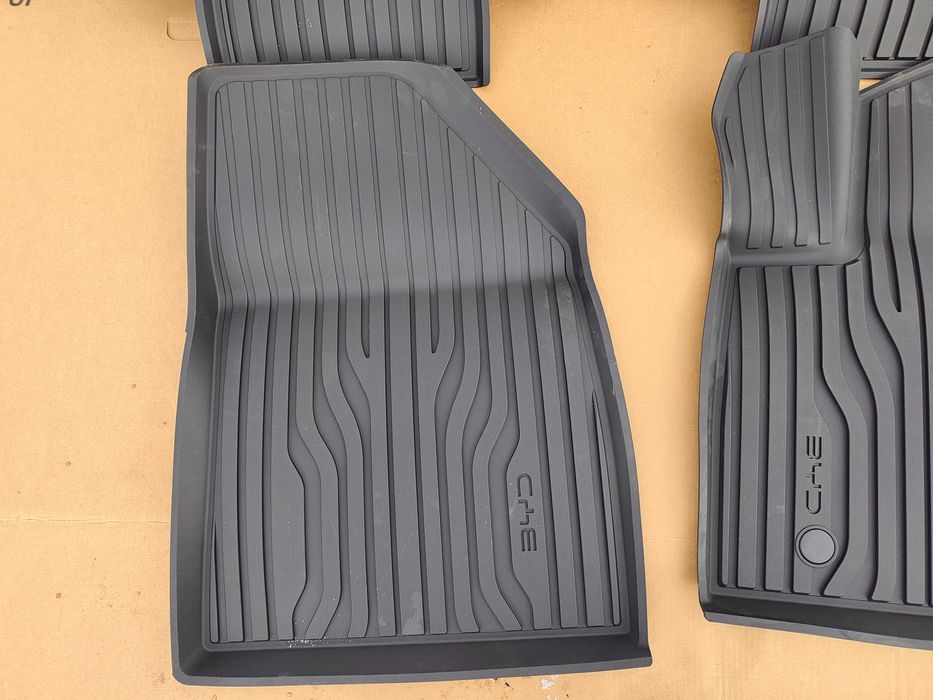 dywaniki gumowe komplet BYD ATTO 3 nowe oryginalne