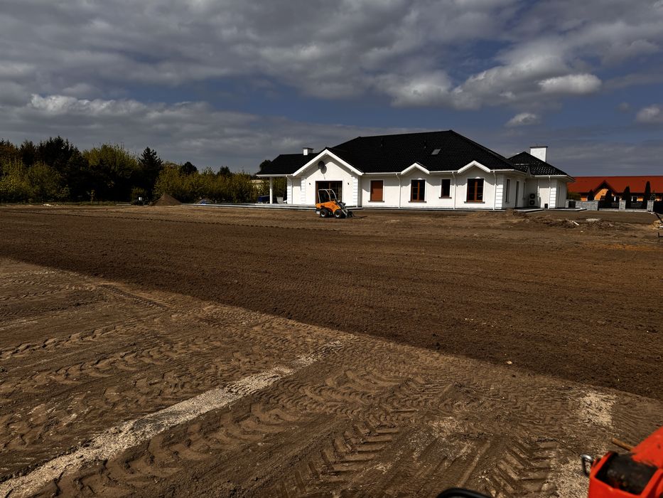 Usługa glebogryzarką separacyjną, przygotowanie pod siew trawy.