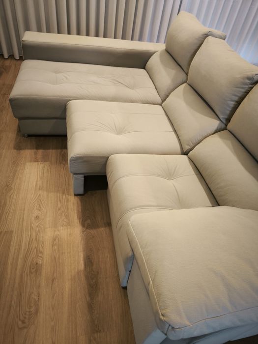 Sofa com chaise longue