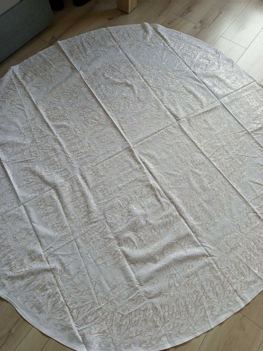Obrus żakardowy-haftowany 180cm