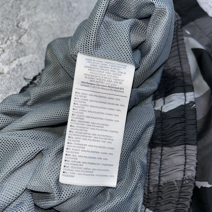 Спортивні шорти Nike M розмір оригінал новий стан , камуфляж